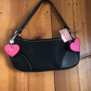 VS💓 NWT clutch with keychains